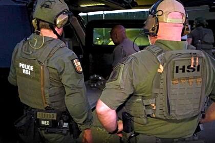 Más de 400 agentes del orden federal, estatal y local arrestaron a 36 acusados vinculados al Cartel de Sinaloa