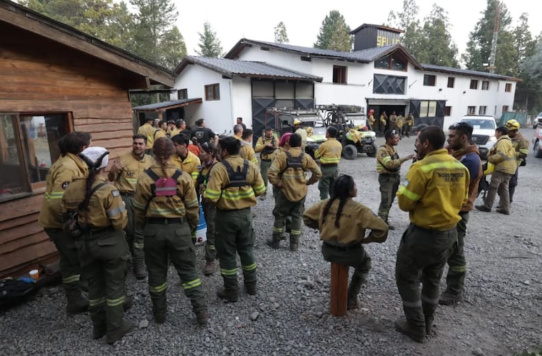 Incendios en la Patagonia: El Bolsón y Bariloche en alerta máxima ante el avance del fuego