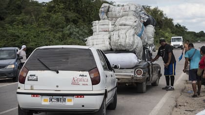 Más de 5000 personas viven de sus ganancias como bagayeros en Aguas Blancas