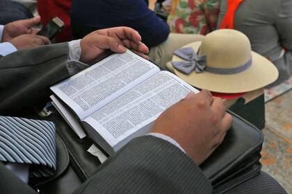 Miles y miles de fieles acamparon desde temprano para tener su lugar en alguna de las tribunas para participar de la Asamblea Mundial de los testigos de Jehová