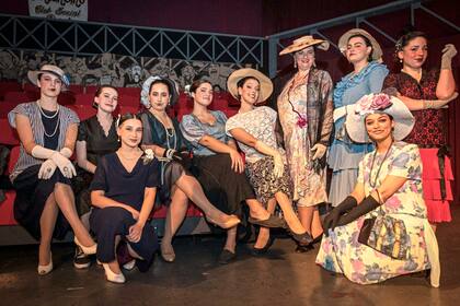 Más de 700 trajes conforman el vestuario de El fulgor argentino