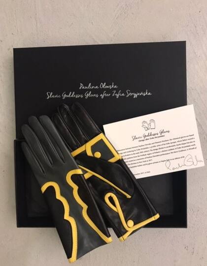 Más de 80 años pasaron entre el diseño de estos guantes hechos por Zofia Stryjeńska y el modelo que Paulina Olowska fabricó en 2018.