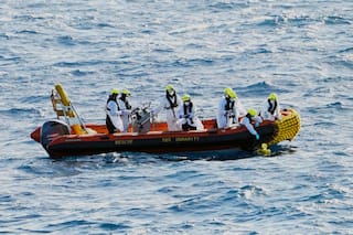 Más de 80 migrantes desaparecidos tras volcar un barco que salió de Libia, dice la ONU