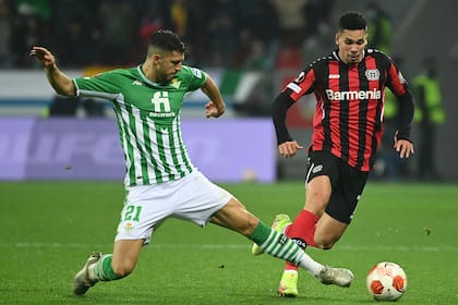 Más de cuatro años estuvo en Bayer Leverkusen, que lo pagó en 2018 más de 18 millones de euros y le dio su única experiencia europea hasta el momento.