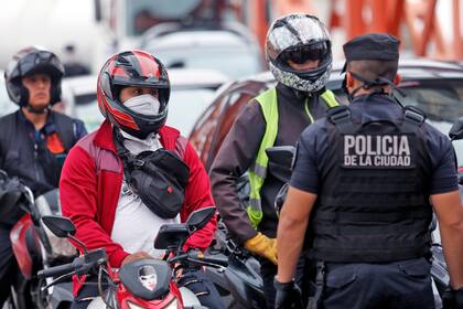 Más de dos mil personas fueron detenidas o demoradas por incumplir el aislamiento preventivo, social y obligatorio en la Ciudad Autónoma de Buenos Aires