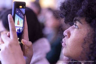 Los jóvenes usan la IA todo el tiempo, pero se sienten cada vez más incómodos con ella