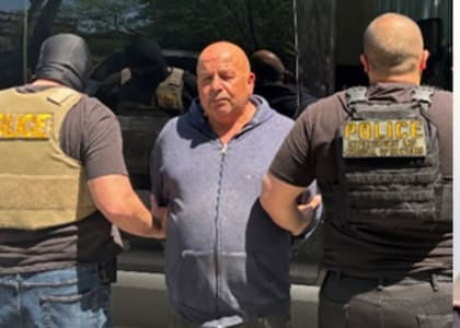 Más de la mitad de los 1461 arrestados tenían antecedentes penales o cargos importantes, señala el ICE