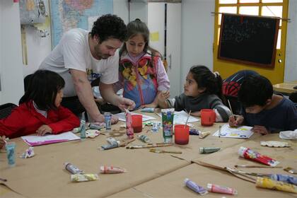 En el comedor María de San Nicolás, los chicos participan en un taller