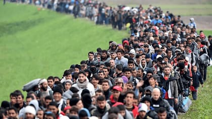 Más de un millón de migrantes y refugiados cruzaron a Europa en 2015, lo que desató una crisis mientras los países luchaban por hacer frente a la afluencia