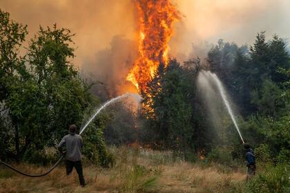 Más de una docena de áreas protegidas, incluyendo parques nacionales y monumentos, están bajo restricciones activas por riesgo extremo de incendios