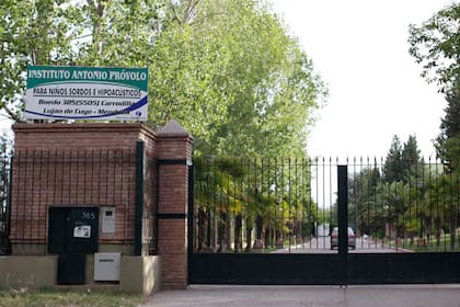 La puerta de entrada al Instituto Próvolo de Lujan de Cuyo, Mendoza, donde sucedieron los abusos y torturas