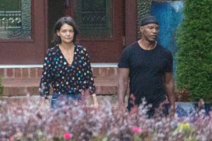 Más juntos que nunca. Katie Holmes y Jamie Foxx comenzaron a mostrarse como pareja este año, después de mucho tiempo de relación