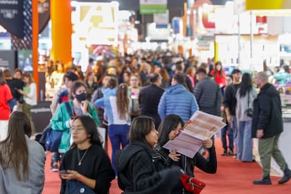 Más público en la Feria después del feriado del 1 de Mayo