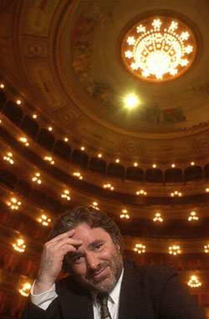 Gabriel Senanes, hace dos décadas, cuando era Director General y Artístico del Teatro Colón