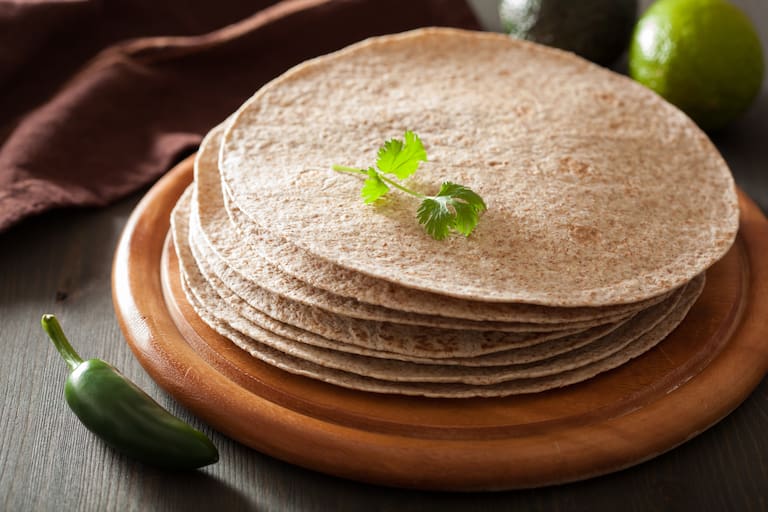 Whole,Wheat,Tortillas,On,Wooden,Board,And,Vegetables