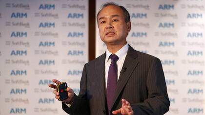 Masayoshi Son, CEO de Softbank, durante el anuncio en Londres de la compra de ARM por 32.200 millones de dólares