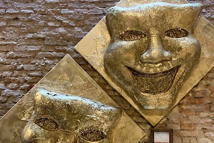 La comedia y la tragedia, en la historia del Teatro del Pueblo