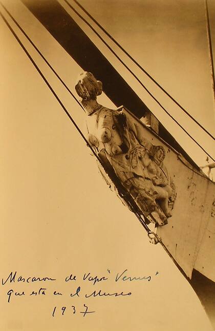 Imagen histórica del mascarón de Venus, en la proa del barco, cuando todavía estaba en actividad