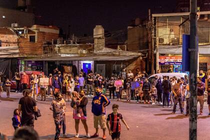 Masiva manifestación de vecinos del barrio Melo, de Vicente López, para pedir justicia por la muerte de José Luis González, el albañil baleado por policías en una refriega frente al hospital Belgrano, de San Martín