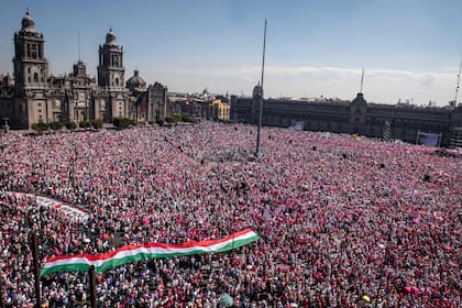 Masiva movilización opositora contra la reforma electoral de López Obrador