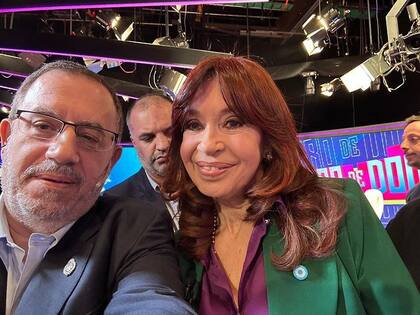 Maslatón y Cristina Kirchner mantuvieron un breve encuentro tras una entrevista de la ex presidenta en Duro de Domar en mayo de 2023