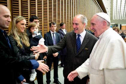 Masó, su mujer y su hijo estarán en la ceremonia en un lugar privilegiado: junto a la delegación argentina