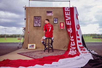 Mason Mount fue presentado con la camiseta número 7, la misma que llevaron George Best, David Beckham y Cristiano Ronaldo