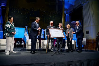 Massa ayer con Morales y Negri en un homenaje a Solari Yrigoyen.