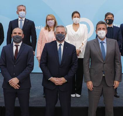 Massa, con Fernández y Guzmán, en el acto de este mediodía en la Casa Rosada