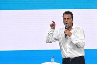 Intimidades de una frenética caravana de Massa: el “caos organizado” que refleja la impronta del ministro-candidato