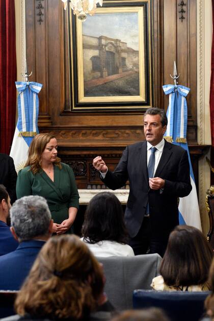 Massa junto a Cecilia Moreau, tras la Asamblea Legislativa en una reunión con el bloque oficialista