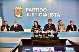 Massa, Máximo y Grabois, en la cabecera junto a Quintela, Mayans y Corpacci