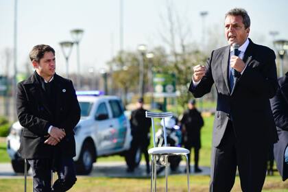 Massa y Kicillof juntos en un acto en la Provincia. La situación económica también impacta en el proyecto reeleccionista del gobernador