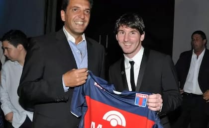 Massa y Messi, en una imagen de 2010, cuando la Fundación Messi, el Municipio de Tigre e YPF anunciaron un acuerdo