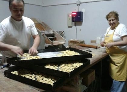 Massimo y su madre en plena producción