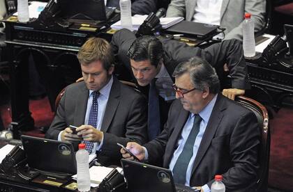Massot, Laspina y Negri, ayer, durante la sesión en Diputados