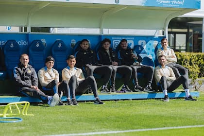 Mastantuono, Almada, Romero, Paredes, Julián Álvarez, De Paul, Otamendi y Walter Benítez, durante la práctica de la selección argentina en Ezeiza
