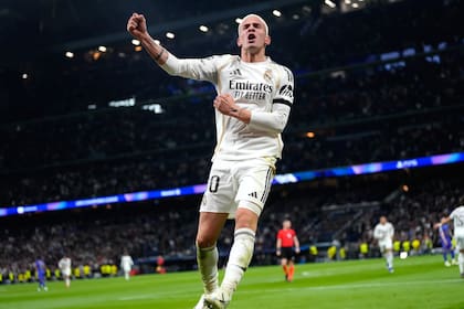 Mastantuono festeje el gol ante Monaco, en el que fue su mejor partido desde que llegó a Real Madrid