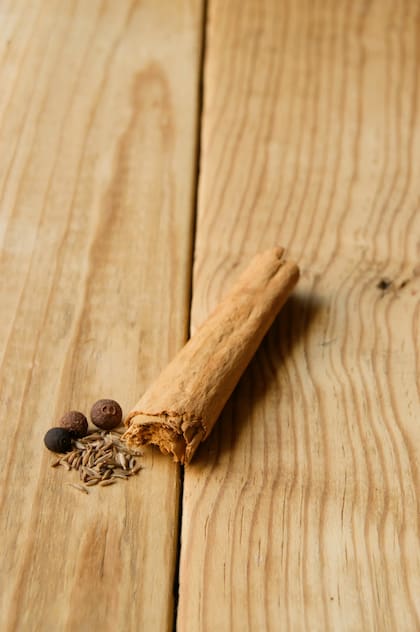 Masticar una varita de canela en Año Nuevo es bueno para las relaciones emocionales.