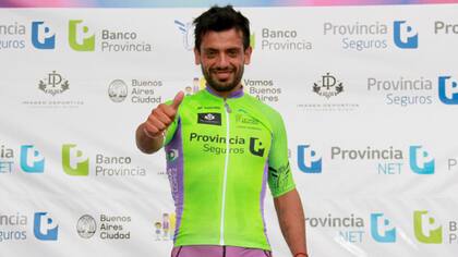 Mastrángelo celebra su triunfo en el inicio de la Doble Bragado