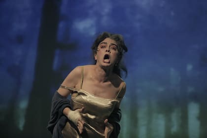 Erica Rivas protagoniza la obra que los viernes y sábados sube a escena en Santos 4040