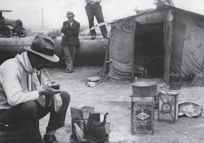 Mateando en Villa Desocupación, 1932. (Fotografía: Archivo General de la Nación)