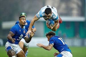 La historia de aquel niño que no quería jugar al rugby y ahora es figura de los Pumas y revoluciona Inglaterra con sus corridas