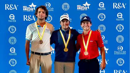 Mateo Fernández de Oliveira, en el medio, viene de consagrarse como campeón del Sudamericano Amateur que se llevó a cano en Chile