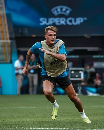Mateo Retegui entrenando para Atalanta previo al partido por la Supercopa