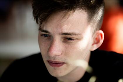 Mateo Salvatto, en el parador Marbella, en Pinamar, conversa con LA NACION