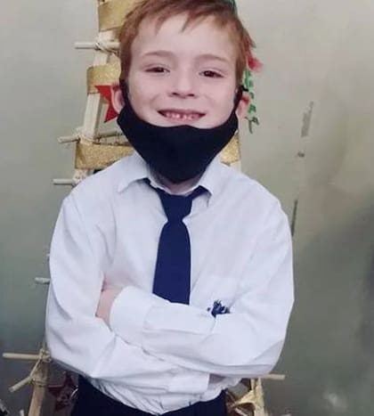 Mateo Schvemler, es un niño de siete años que padece el síntoma y que está internado en Bariloche a la espera de un traslado a Buenos Aires