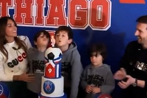 Thiago Messi iba a soplar las velas de cumpleaños pero Mateo se llevó todas las miradas