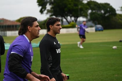 Matera y Santiago Carreras, en el entrenamiento de los Pumas
