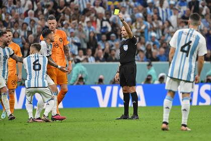 Mateu Lahoz cobró 40 faltas en el partido entre Países Bajos y la Argentina